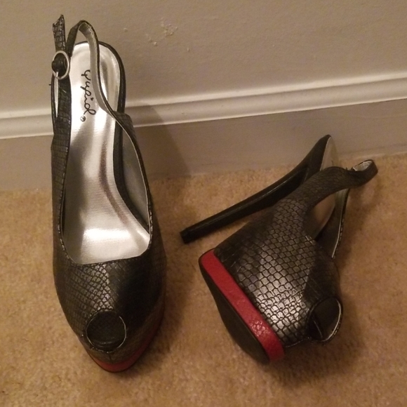 Black and red snakeskin heel - Picture 2 of 4